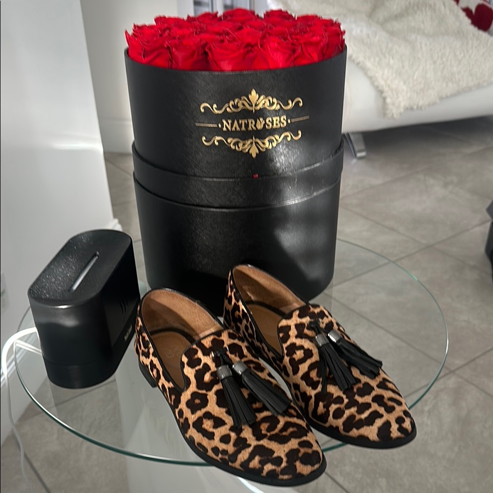 👏🏽sold👏🏽 Leopard Print Loafers with Tassels